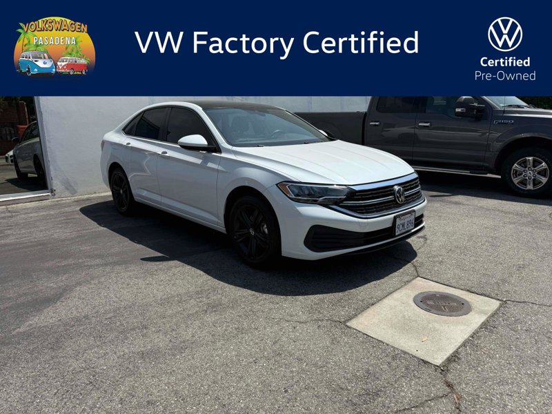 Certified 2022 Volkswagen Jetta SE image 1