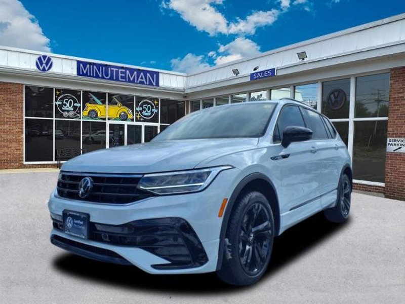 Certified 2024 Volkswagen Tiguan SE R-Line image 1