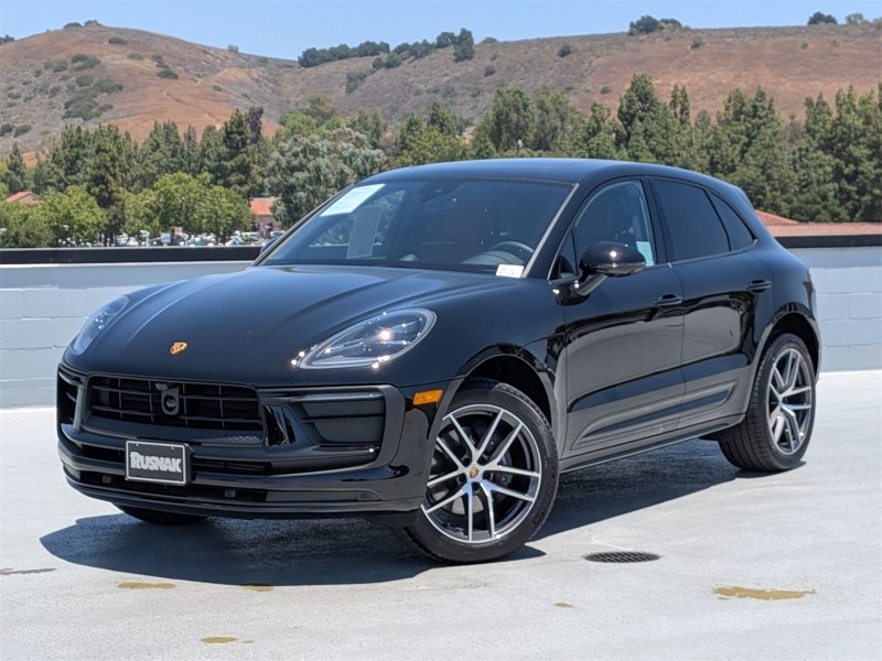 Certified 2025 Porsche Macan image 1
