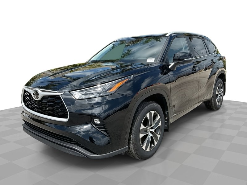 Used 2025 Toyota Highlander XLE image 1
