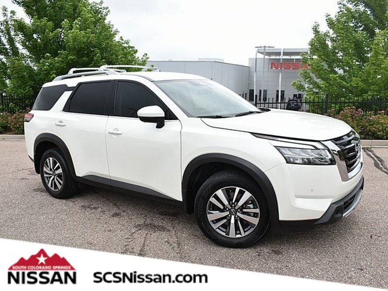 Certified 2024 Nissan Pathfinder SL image 1