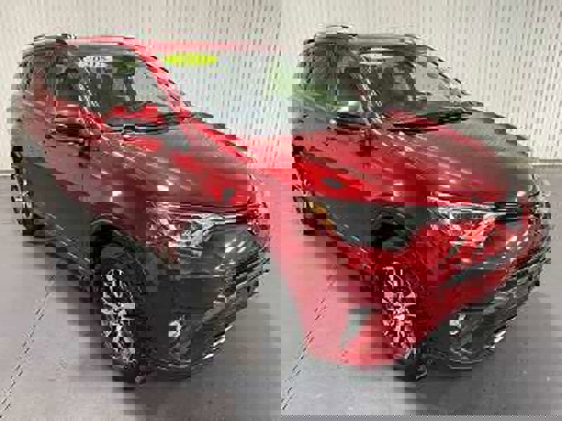Used 2018 Toyota RAV4 XLE image 1