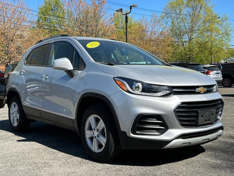 Certified 2022 Chevrolet Trax LT w/ LT Convenience Package image 1