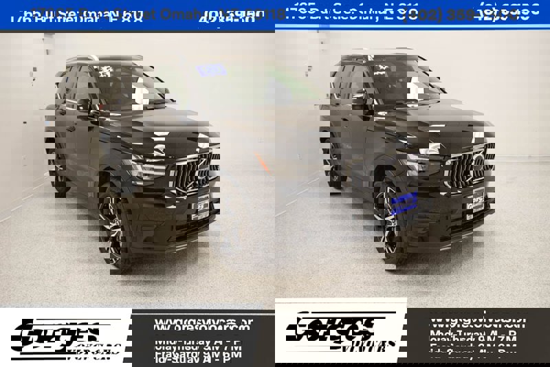 Certified 2025 Volvo XC40 B5 Core image 1