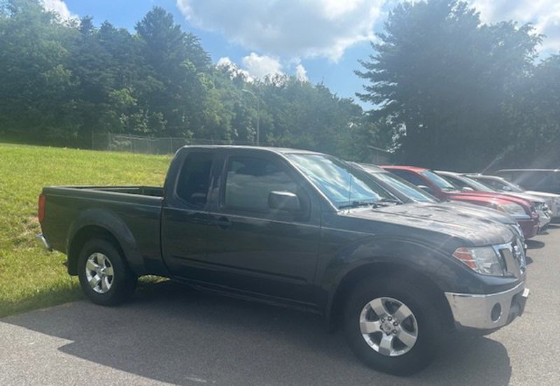 Used 2010 Nissan Frontier SE w/ SE Value Truck Pkg image 1