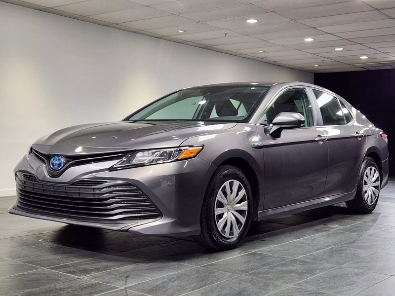 Used 2020 Toyota Camry LE image 1