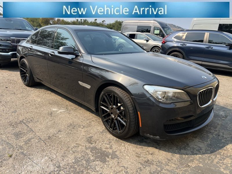 Used 2013 BMW 750i image 1