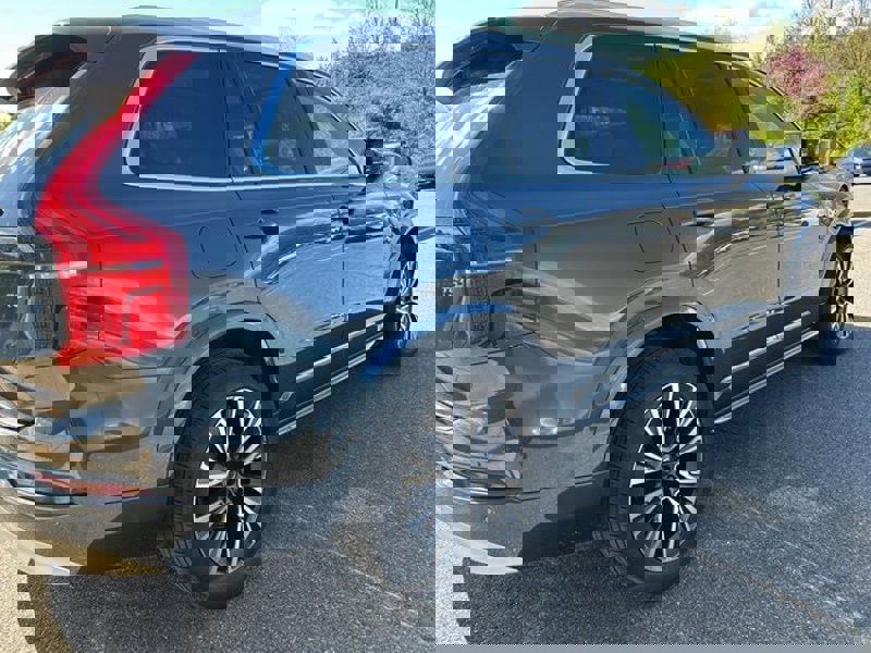 Certified 2022 Volvo XC90 T5 Momentum w/ Climate Package image 1