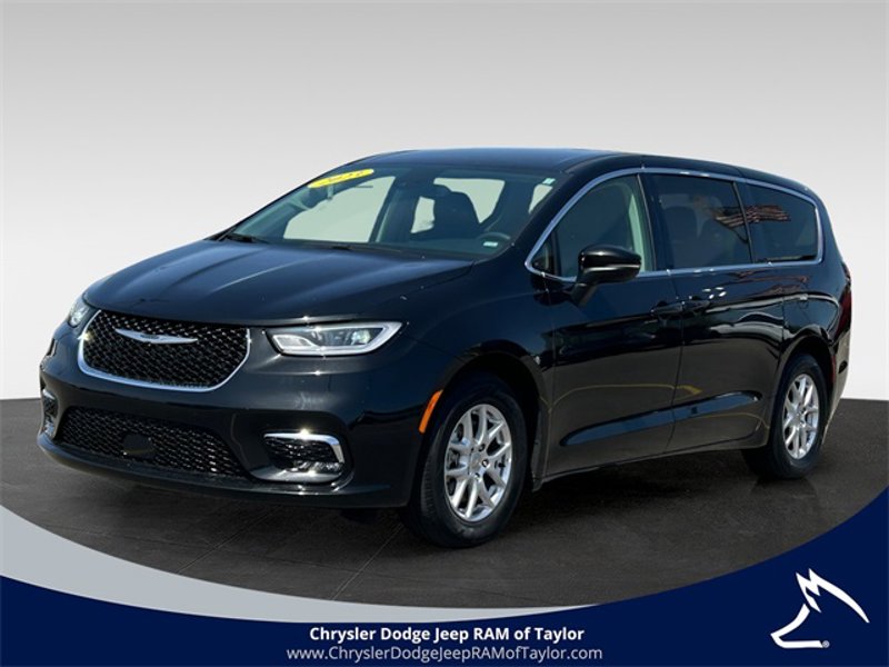 Certified 2023 Chrysler Pacifica Touring-L image 1