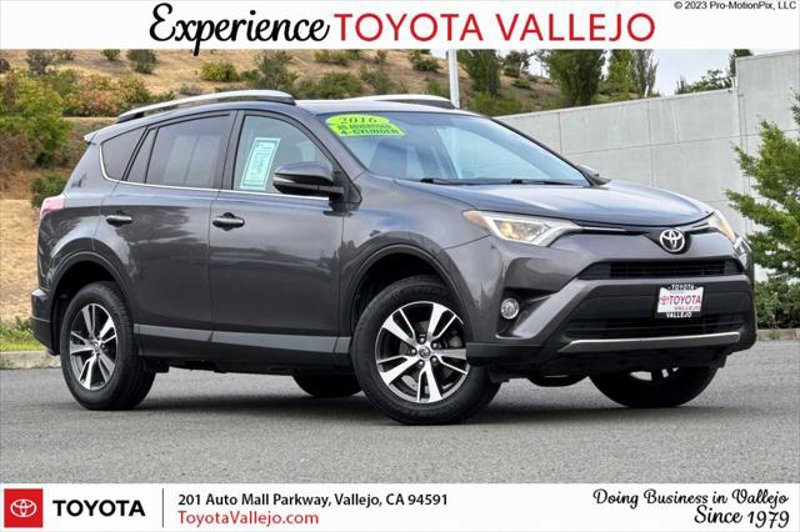 Used 2016 Toyota RAV4 XLE image 1