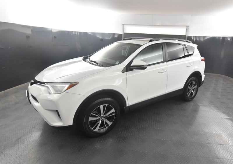 Used 2018 Toyota RAV4 XLE image 1