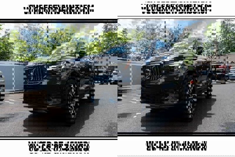 Certified 2023 Volvo XC40 B5 Plus w/ Protection Package Premier image 1