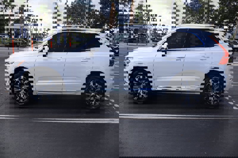 Certified 2022 Volvo XC60 B5 Inscription w/ Protection Package Premier image 1
