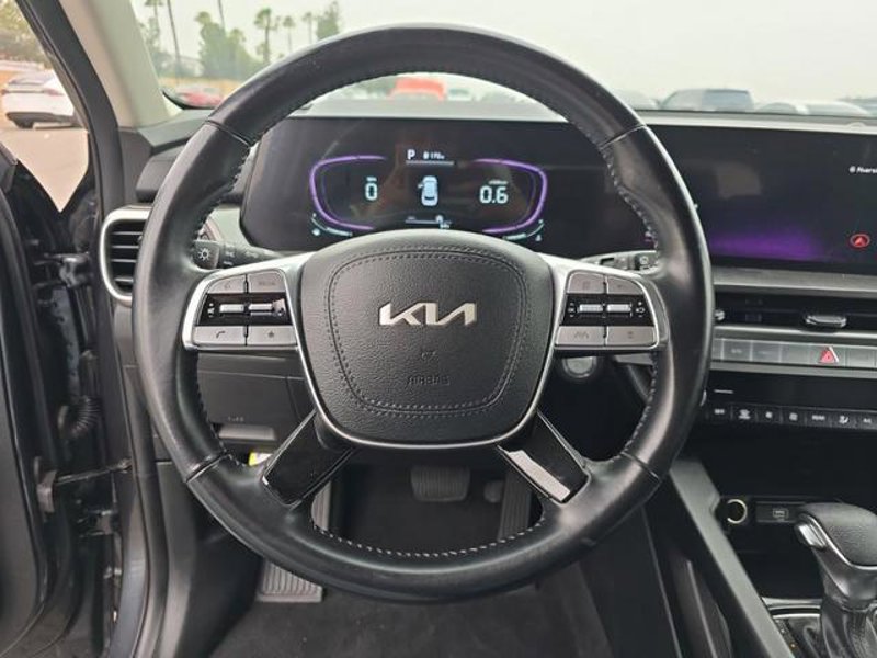 Certified 2024 Kia Telluride LX image 1
