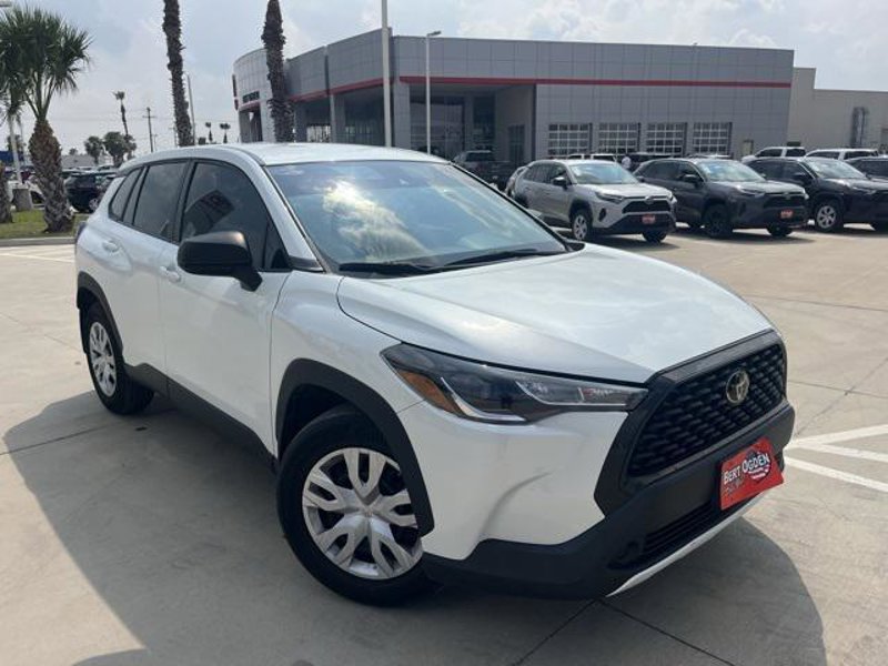 Certified 2022 Toyota Corolla Cross L image 1