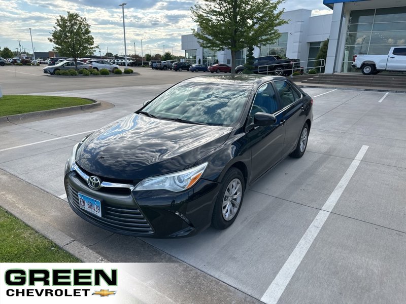 Used 2015 Toyota Camry LE image 1