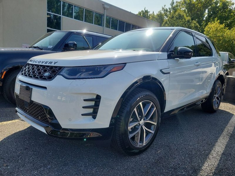 Certified 2025 Land Rover Discovery Sport Dynamic SE image 1