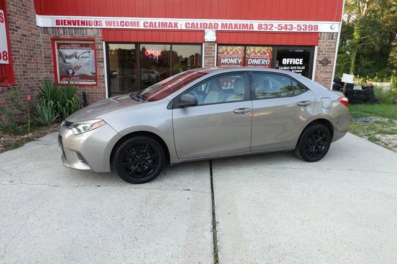 Used 2016 Toyota Corolla LE image 1