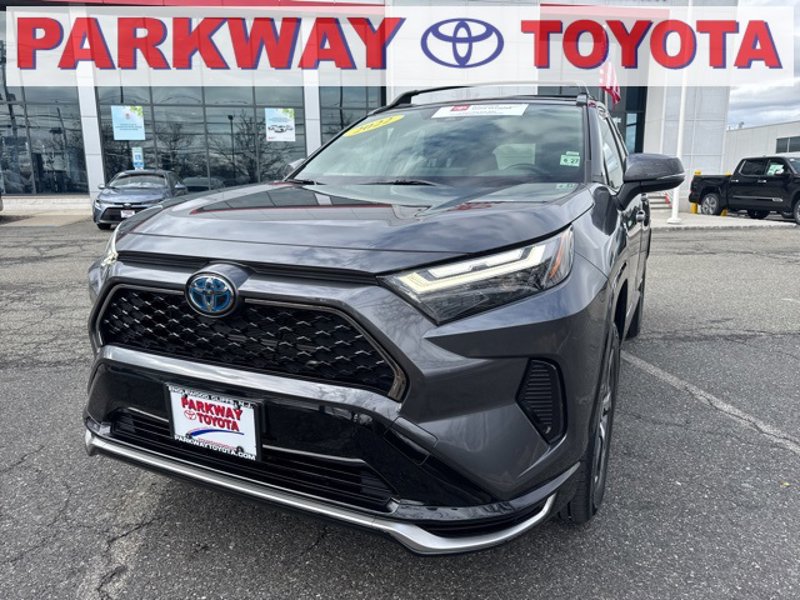Certified 2022 Toyota RAV4 SE image 1