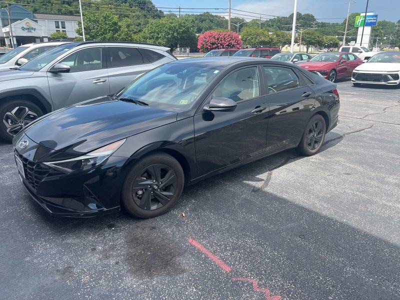 Used 2023 Hyundai Elantra SEL image 1