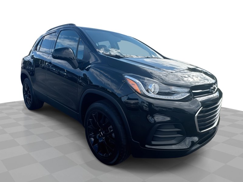 Certified 2022 Chevrolet Trax LT w/ Midnight Edition image 1