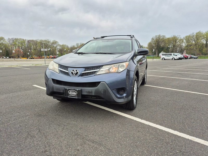 Used 2013 Toyota RAV4 LE image 1