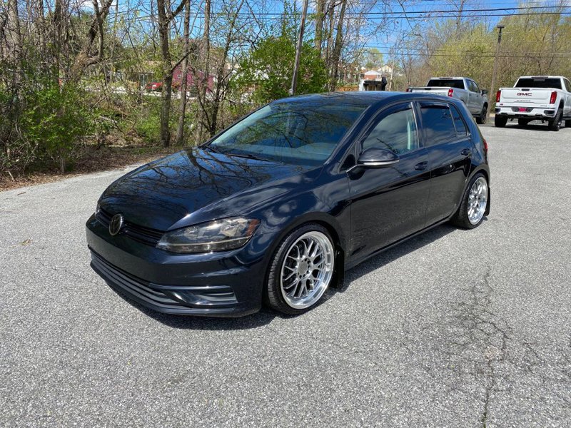 Used 2021 Volkswagen Golf 4-Door image 1