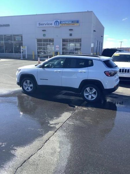 Certified 2022 Jeep Compass Latitude w/ Convenience Group image 1