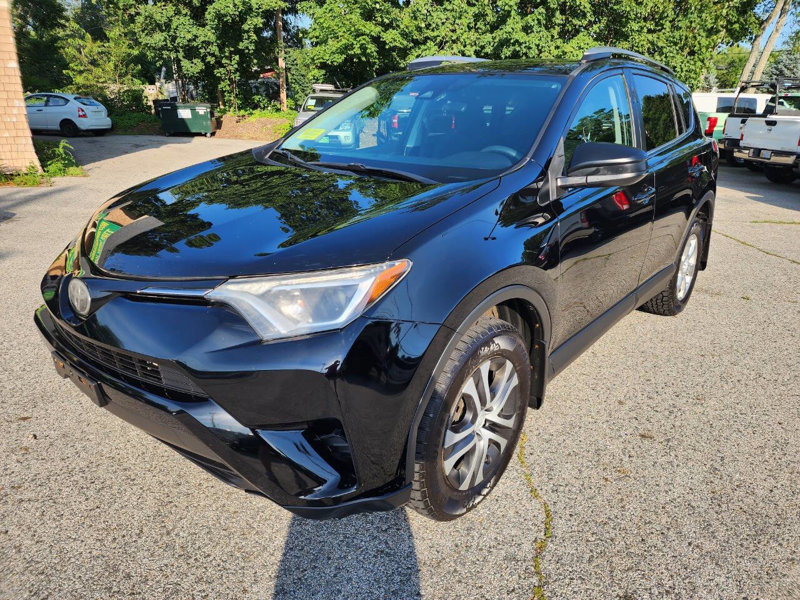 Used 2017 Toyota RAV4 LE image 1