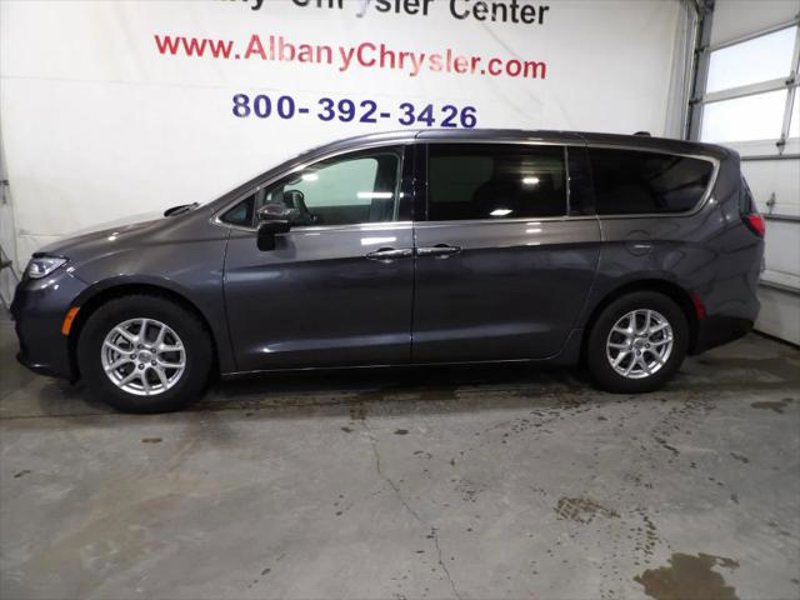 Certified 2023 Chrysler Pacifica Touring-L image 1