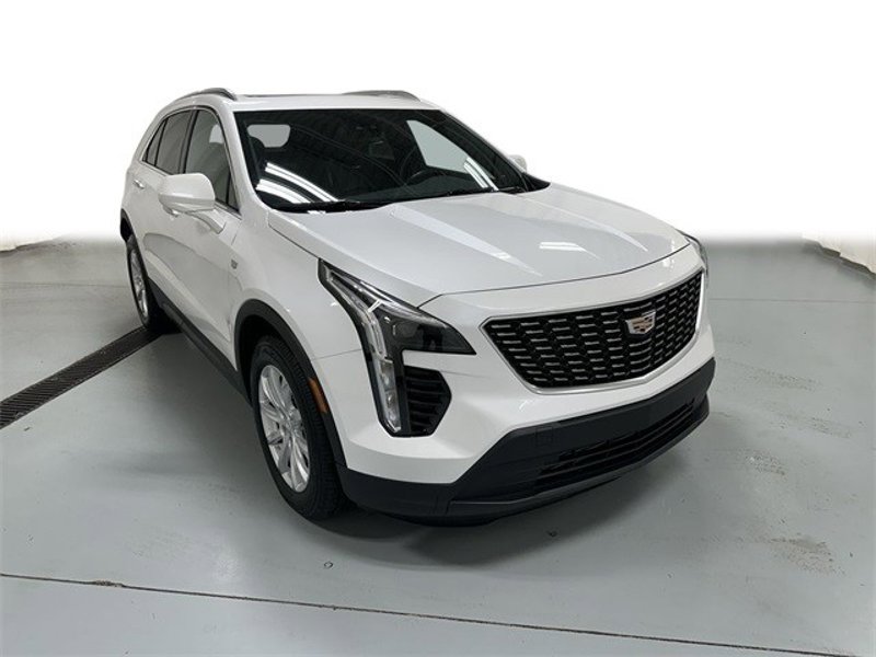 Certified 2022 Cadillac XT4 Luxury w/ Cold Weather Package image 1
