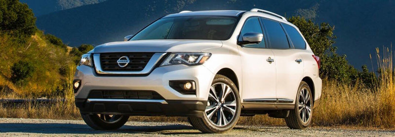 Used 2018 Nissan Pathfinder SV image 1