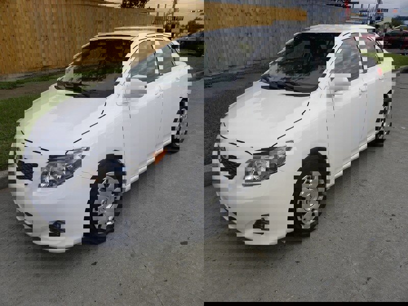 Used 2010 Toyota Corolla LE image 1