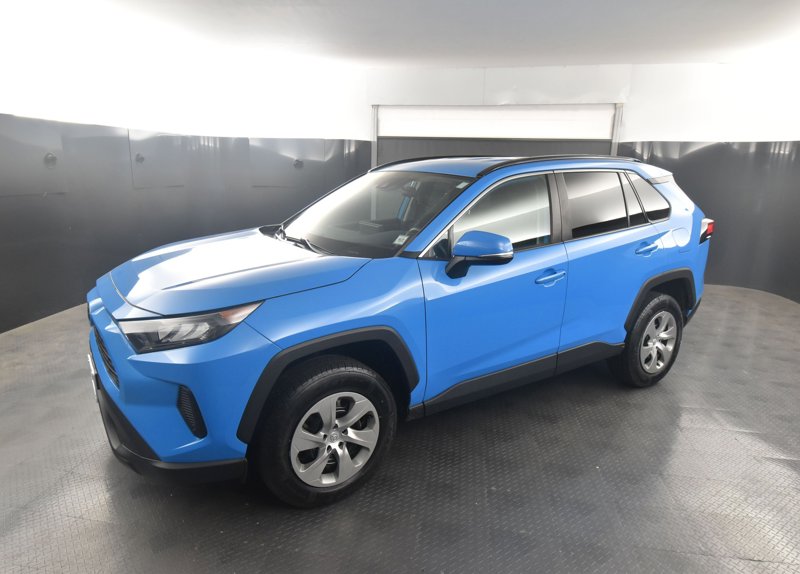 Used 2019 Toyota RAV4 LE image 1