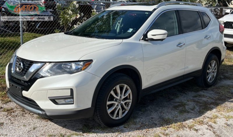 Used 2017 Nissan Rogue SV image 1