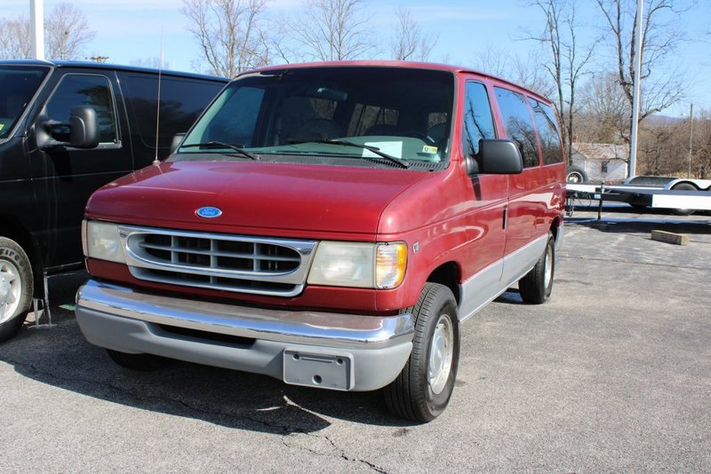 Used 1997 Ford E-150 and Econoline 150 Club Wagon image 1