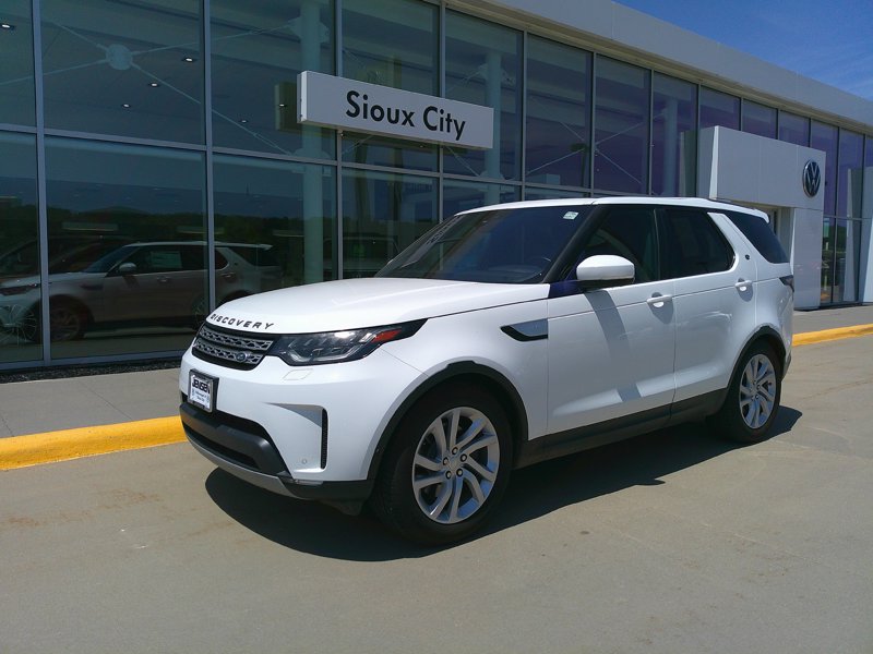 Used 2017 Land Rover Discovery HSE image 1