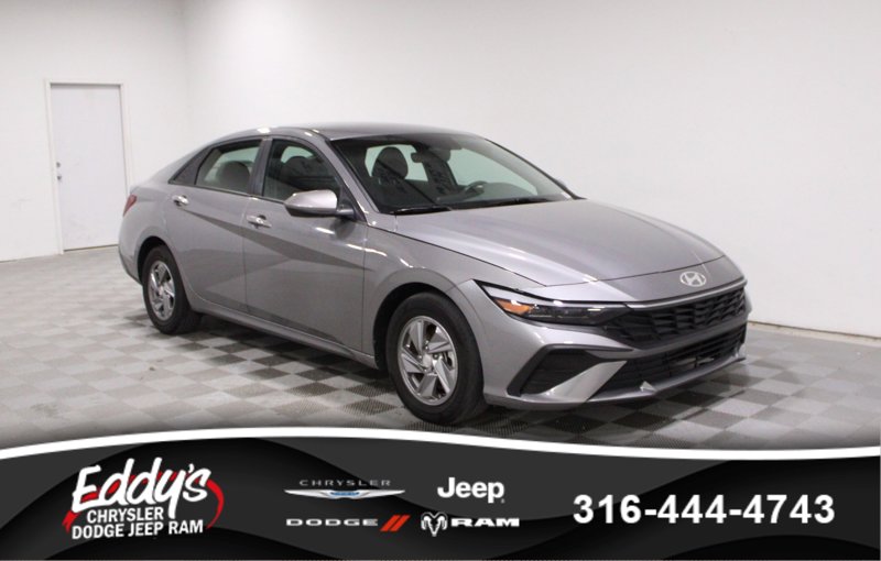Used 2024 Hyundai Elantra SE image 1