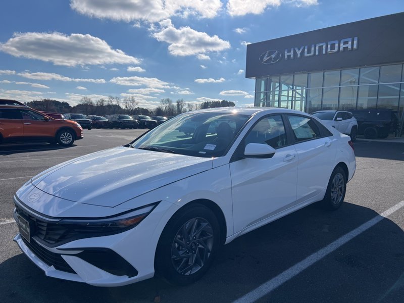 Certified 2024 Hyundai Elantra SEL image 1