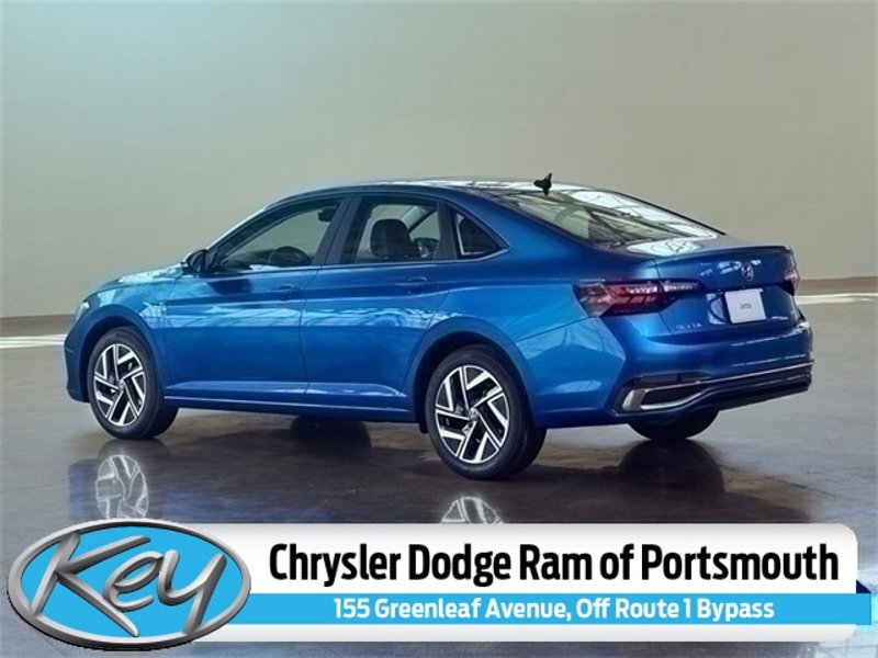 Used 2023 Volkswagen Jetta Sport image 1