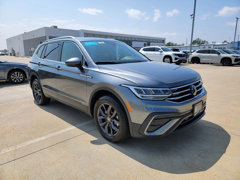 Certified 2024 Volkswagen Tiguan SE w/ MDO Package, Two-Row image 1