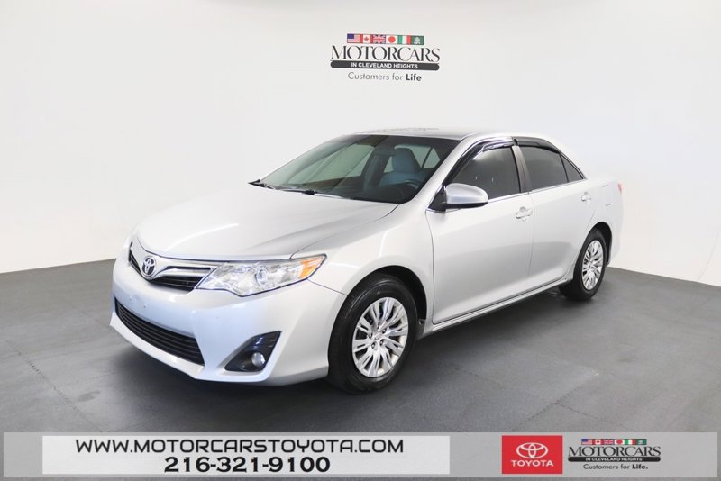 Used 2013 Toyota Camry LE image 1