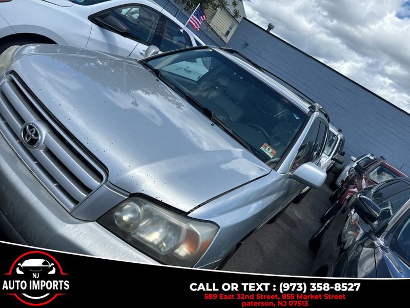 Used 2004 Toyota Highlander 4WD V6 w/ 3rd Row image 1