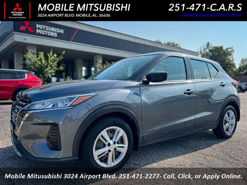 Used 2021 Nissan Kicks S image 1