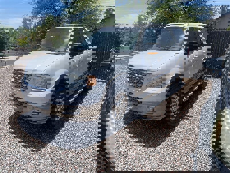 Used 2004 Ford Expedition Eddie Bauer image 1
