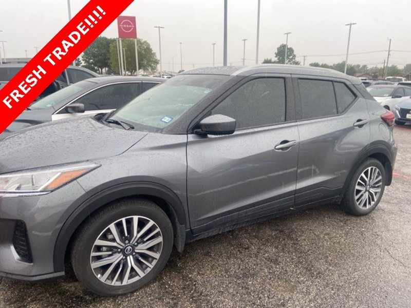 Certified 2021 Nissan Kicks SV image 1