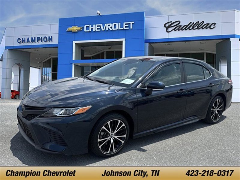 Used 2020 Toyota Camry SE image 1