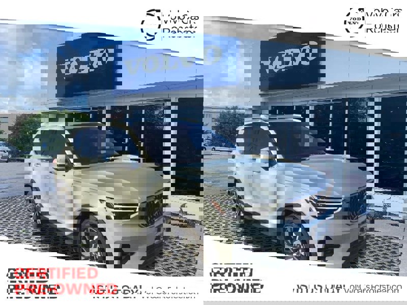 Certified 2025 Volvo XC40 B5 Plus w/ Protection Package Premier image 1