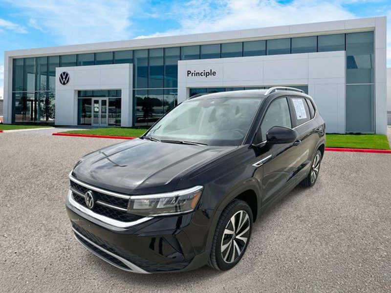 Certified 2024 Volkswagen Taos SE image 1