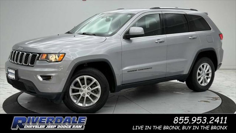 Certified 2021 Jeep Grand Cherokee Laredo image 1